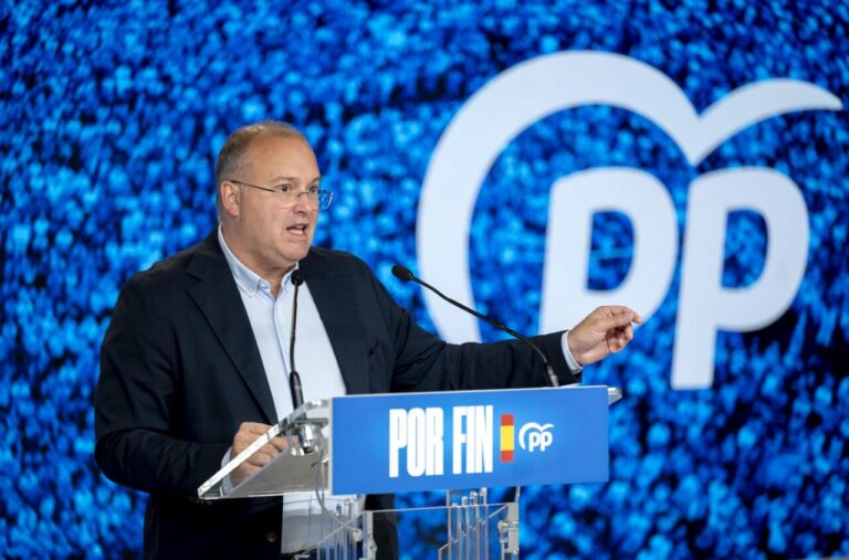 El secretario general del PP habla sobre corrupción en rueda de prensa