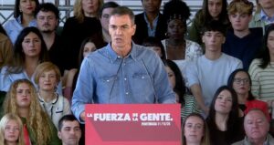 Pedro Sánchez hablando en un mitin sobre la ley de nietos