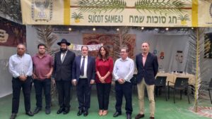 Representantes de diversas comunidades religiosas en la festividad del Sucot en Melilla