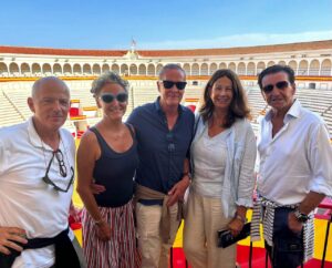Carla de Bulgaria y arquitectos en la Plaza de Toros de Melilla