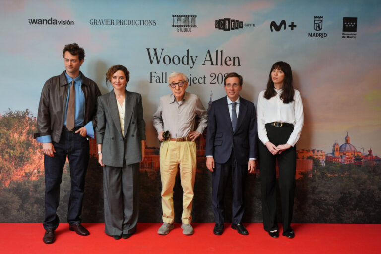 Woody Allen y equipo en la presentación de su película en Madrid