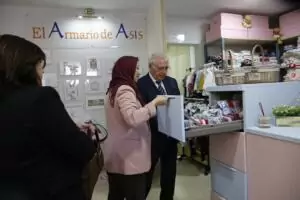 Samira Mohamed explica los pormenores de la tienda