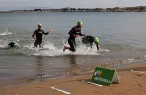 Los triatletas podrán estar acompañados por sus entrenadores en la playa