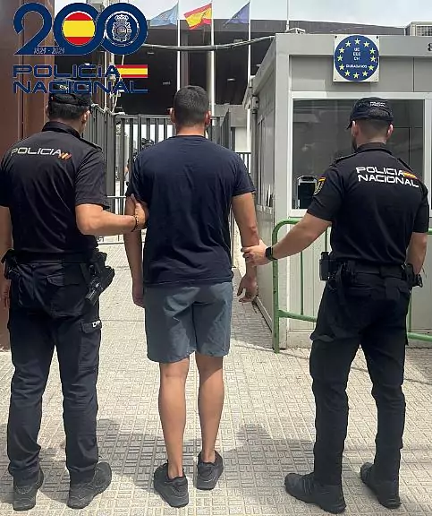 POLICÍA NACIONAL DETENIDO